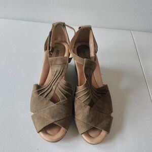 Earth Curvet Dark Khaki Leather Suede Wedge Sandals 9 Boho Chic Comfort Travel